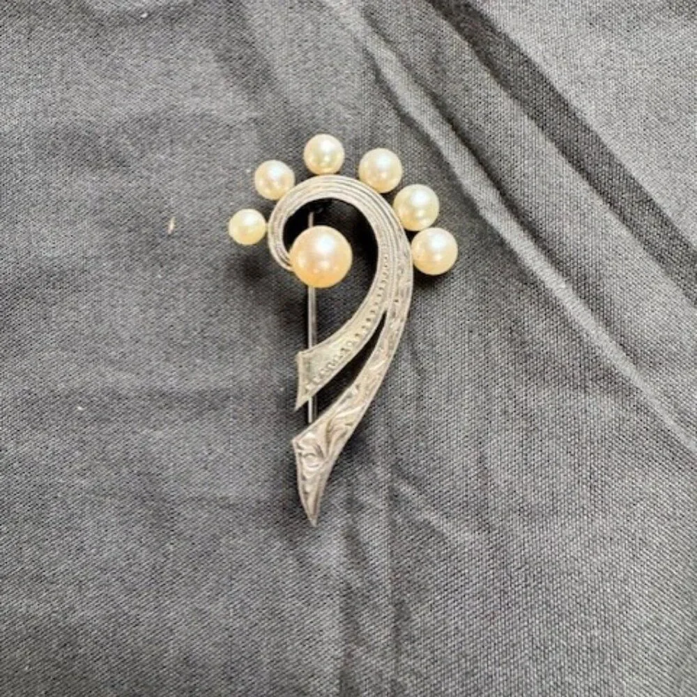 Vintage Elegant Silver 7 Pearl Stick Pin Brooch 1.5